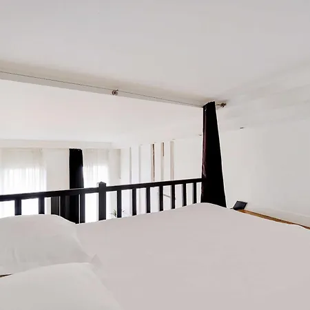 Stunning - 2br-6p - Grand Boulevard Apartment