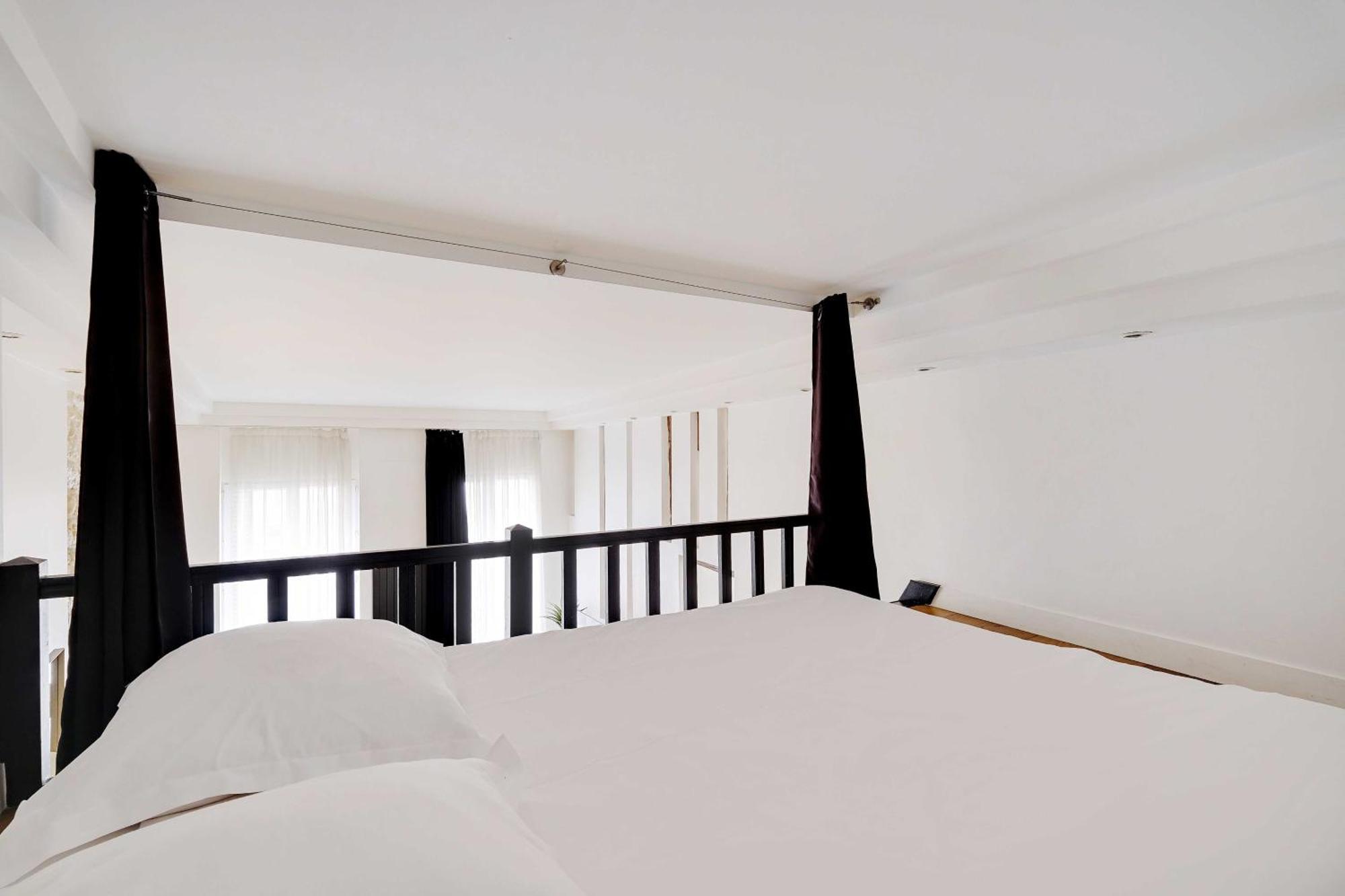 Stunning - 2br-6p - Grand Boulevard Apartment